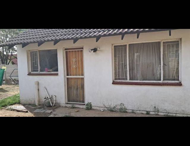 6 BEDROOM HOUSE FOR SALE IN BLOUBOSRAND